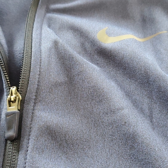 Nike - Picture 9 of 15